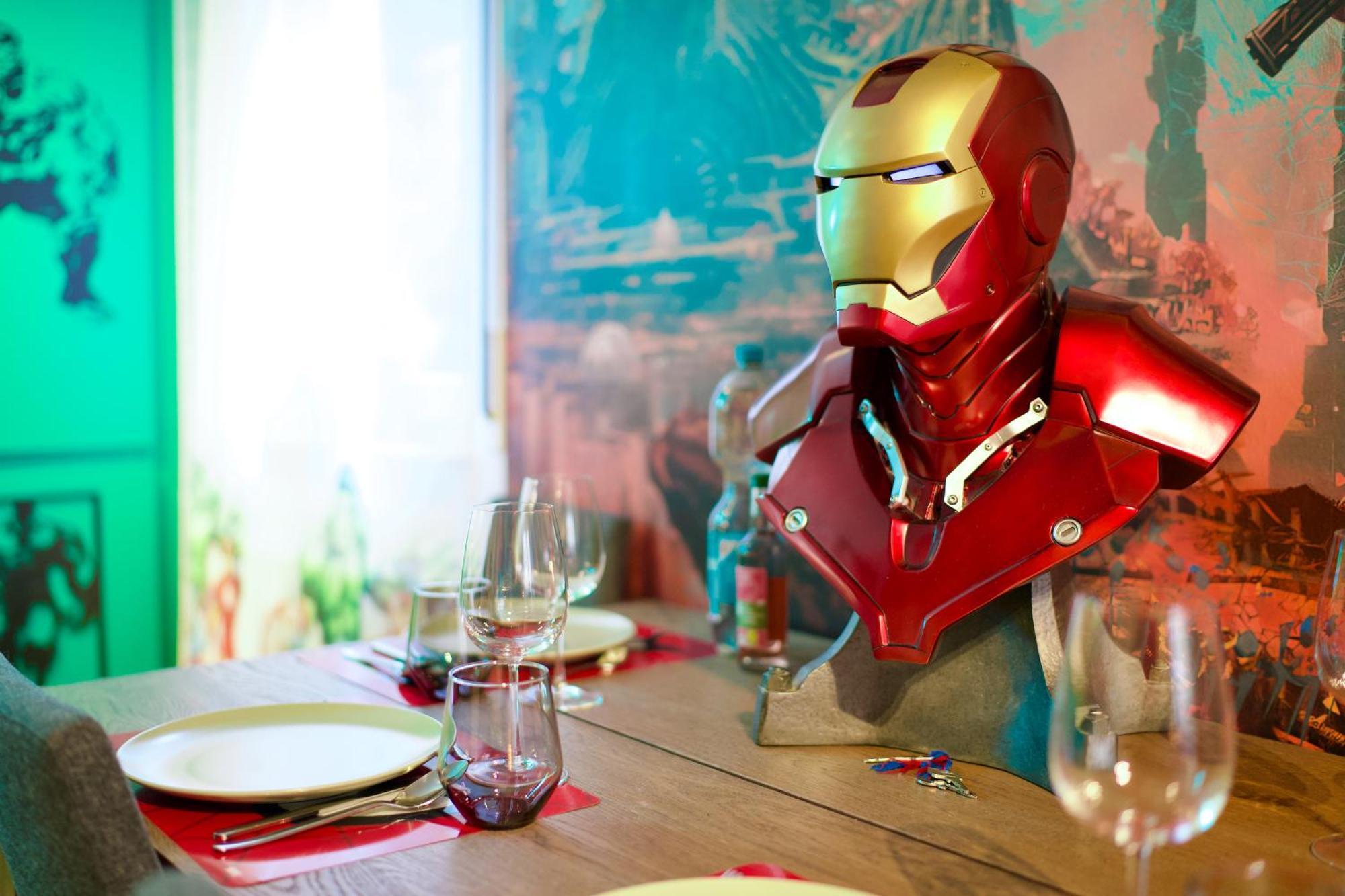 Edler Wohnraum Disney Marvel Studio Mit Balkon, Boxspringbett, Kaffeevollautomat, Lift & Parkplatz Chemnitz Exterior foto