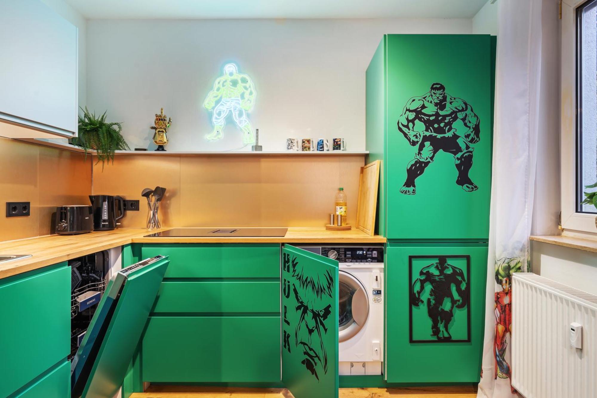 Edler Wohnraum Disney Marvel Studio Mit Balkon, Boxspringbett, Kaffeevollautomat, Lift & Parkplatz Chemnitz Exterior foto