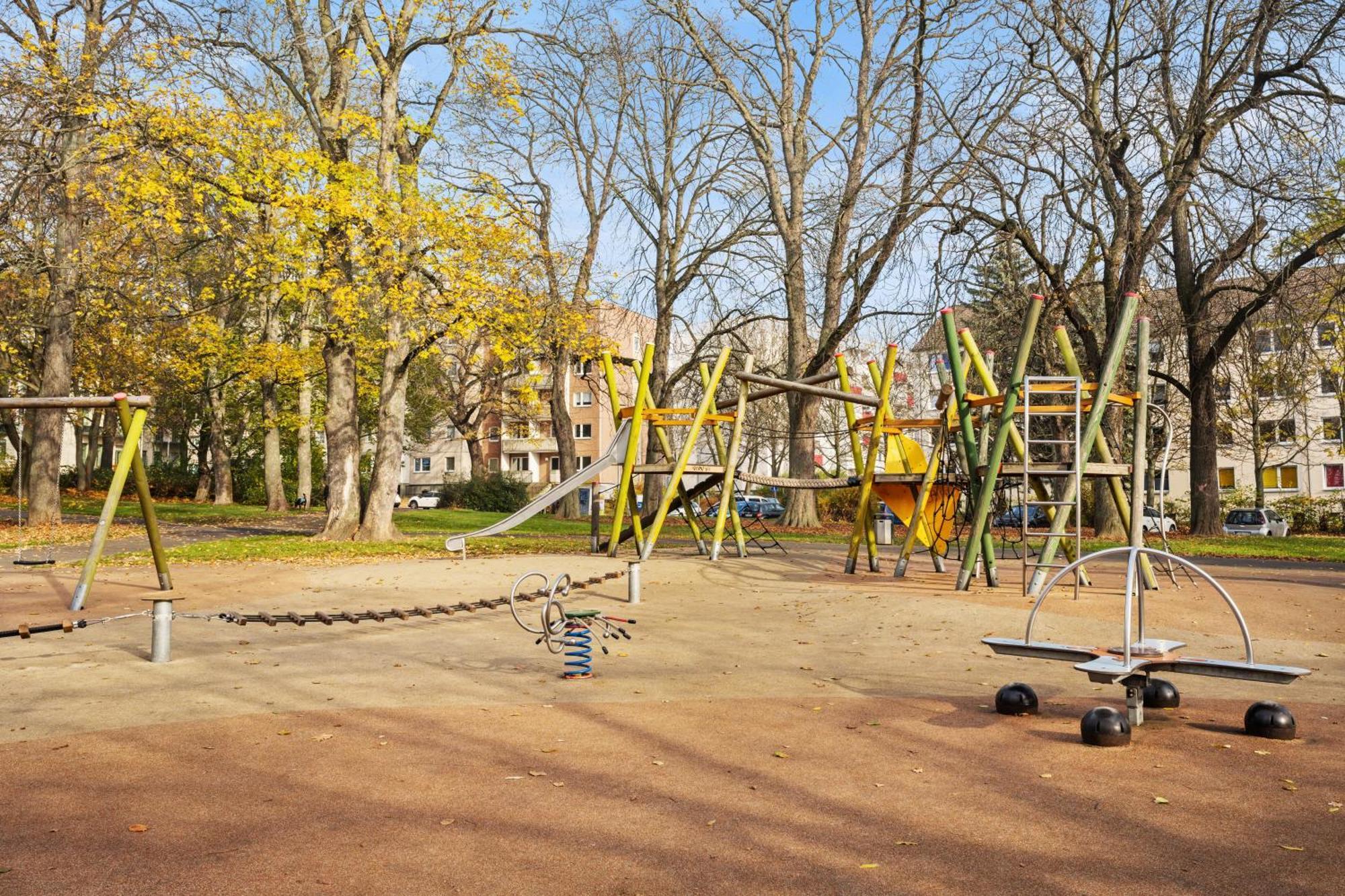 Edler Wohnraum Disney Marvel Studio Mit Balkon, Boxspringbett, Kaffeevollautomat, Lift & Parkplatz Chemnitz Exterior foto