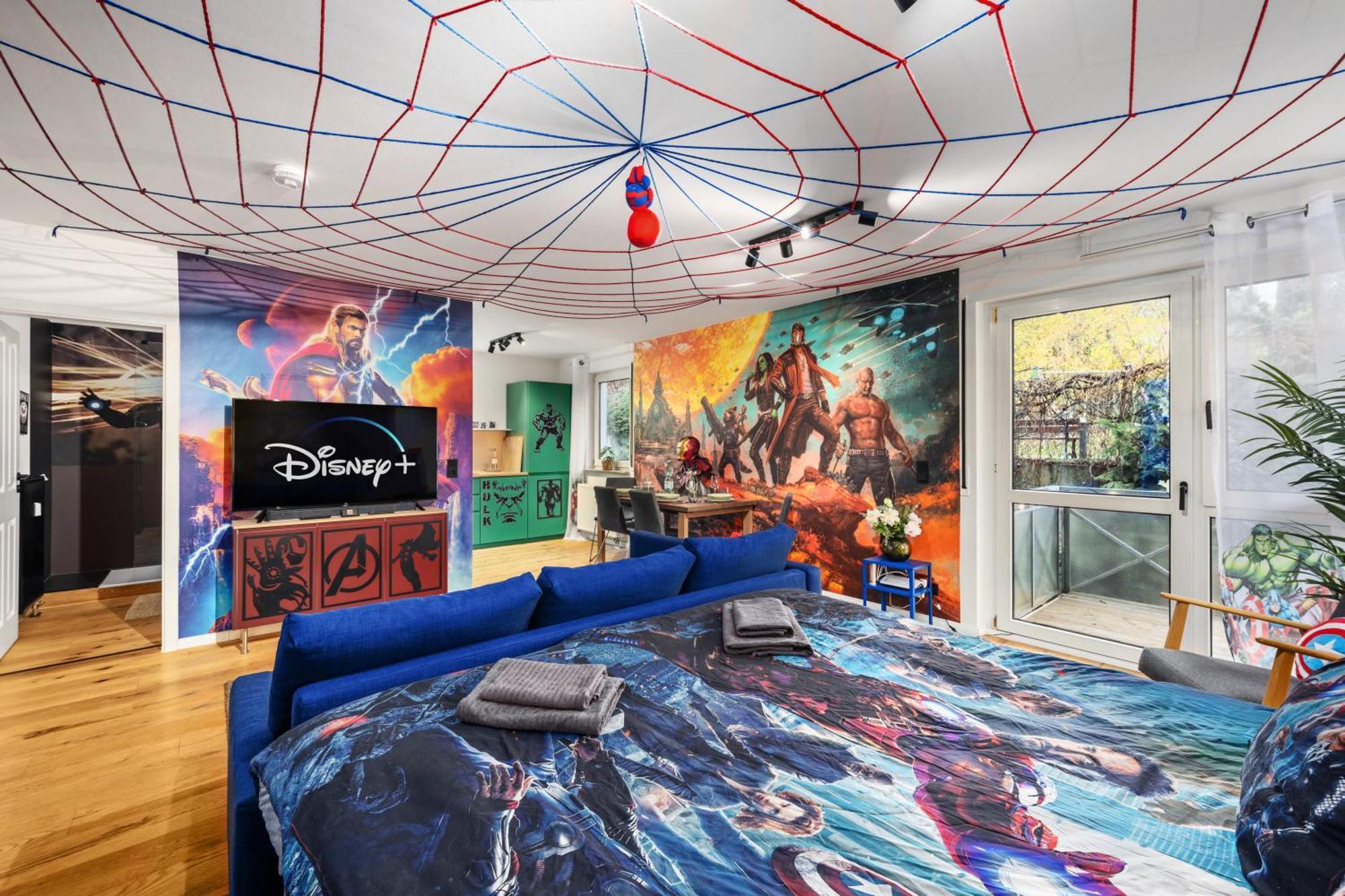 Edler Wohnraum Disney Marvel Studio Mit Balkon, Boxspringbett, Kaffeevollautomat, Lift & Parkplatz Chemnitz Exterior foto